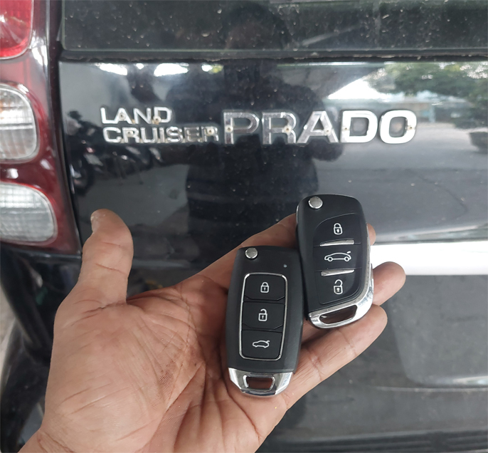 Làm Chìa Khóa Gập Toyota Cruiser 