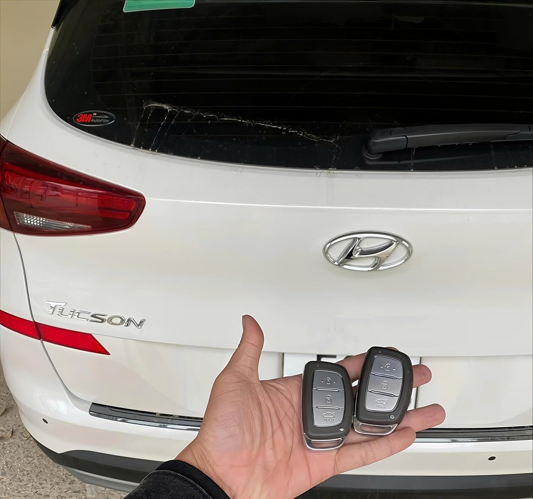 Remote bên xe Hyundai Tucson.