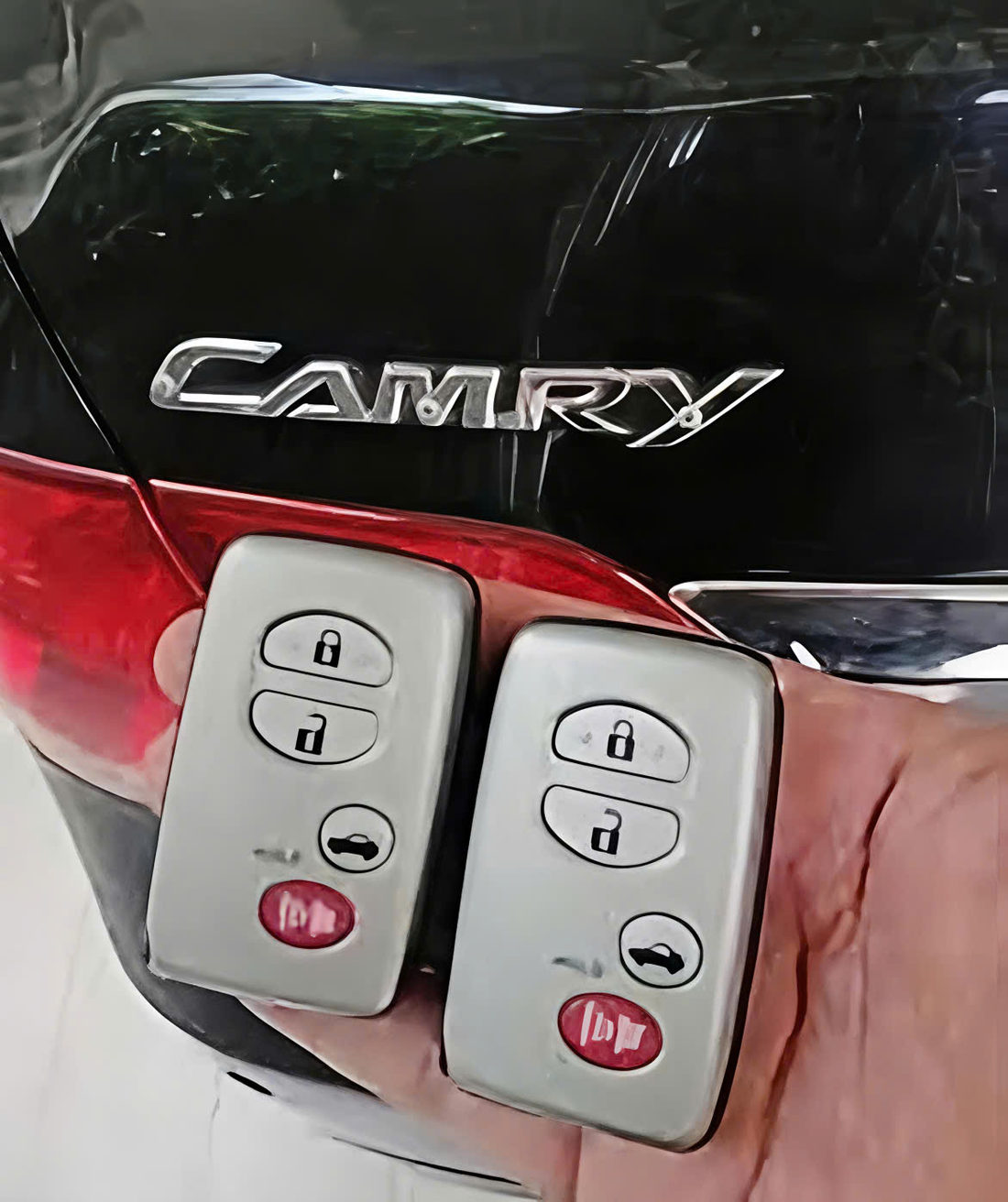 Remote trước xe Toyota Camry.