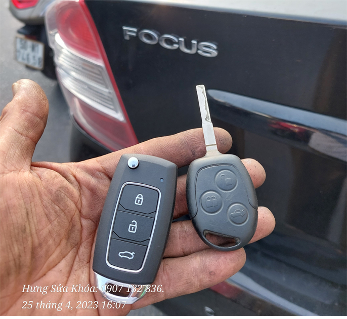 Làm Chìa Khóa Gập Xe Ford Focus 